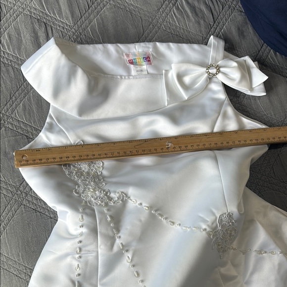 Charming White Kids Formal Dress with Bow Accent - Picture 7 of 16